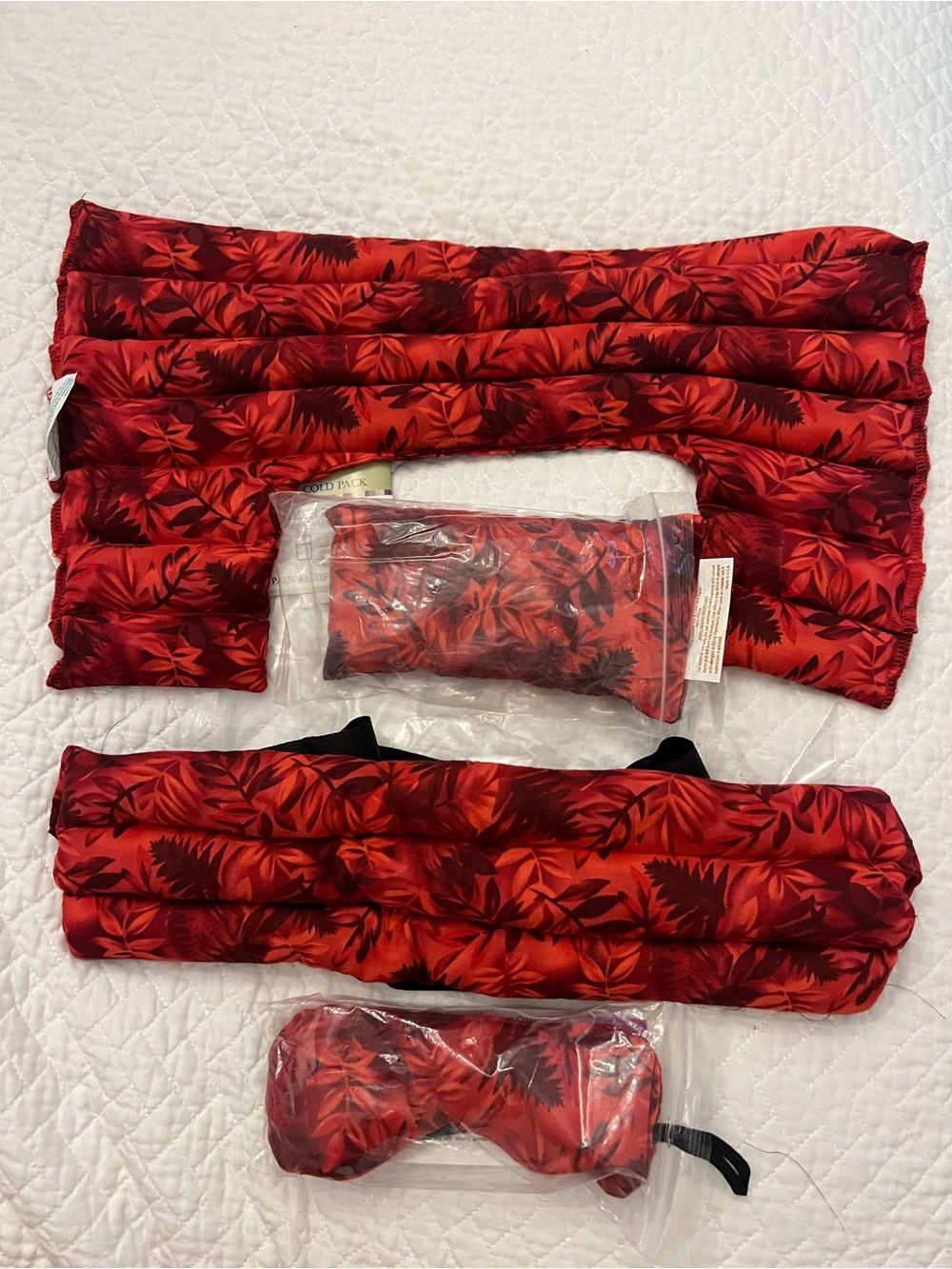 Natures Creation Red Herb Hot & Cold Packs 
Set of 4 New